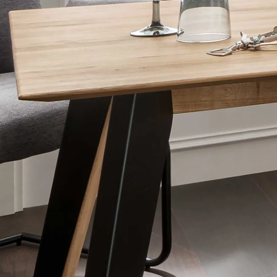 Outlet Wohnen Asteiche Esstisch mit Schweizer Kante - Clenza