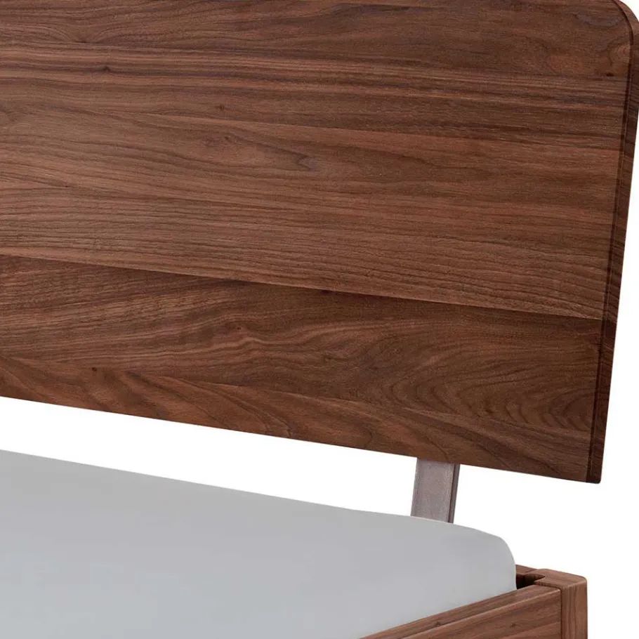 Discount Wohnen Massivholz Doppelbett in Braun Nussbaum - Charlots