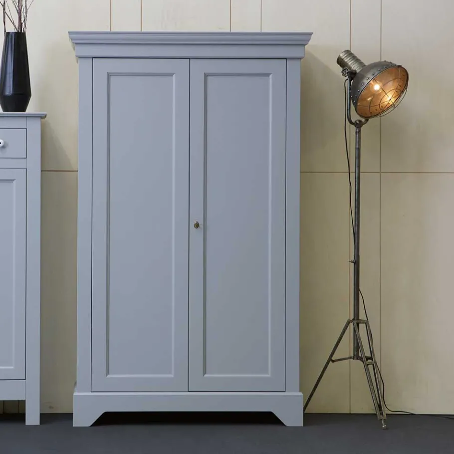 New Wohnen Massivholz Kleiderschrank Saliara in Grau