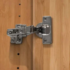 Discount Wohnen Teilmassiver Schrank mit sieben Türen - Hung